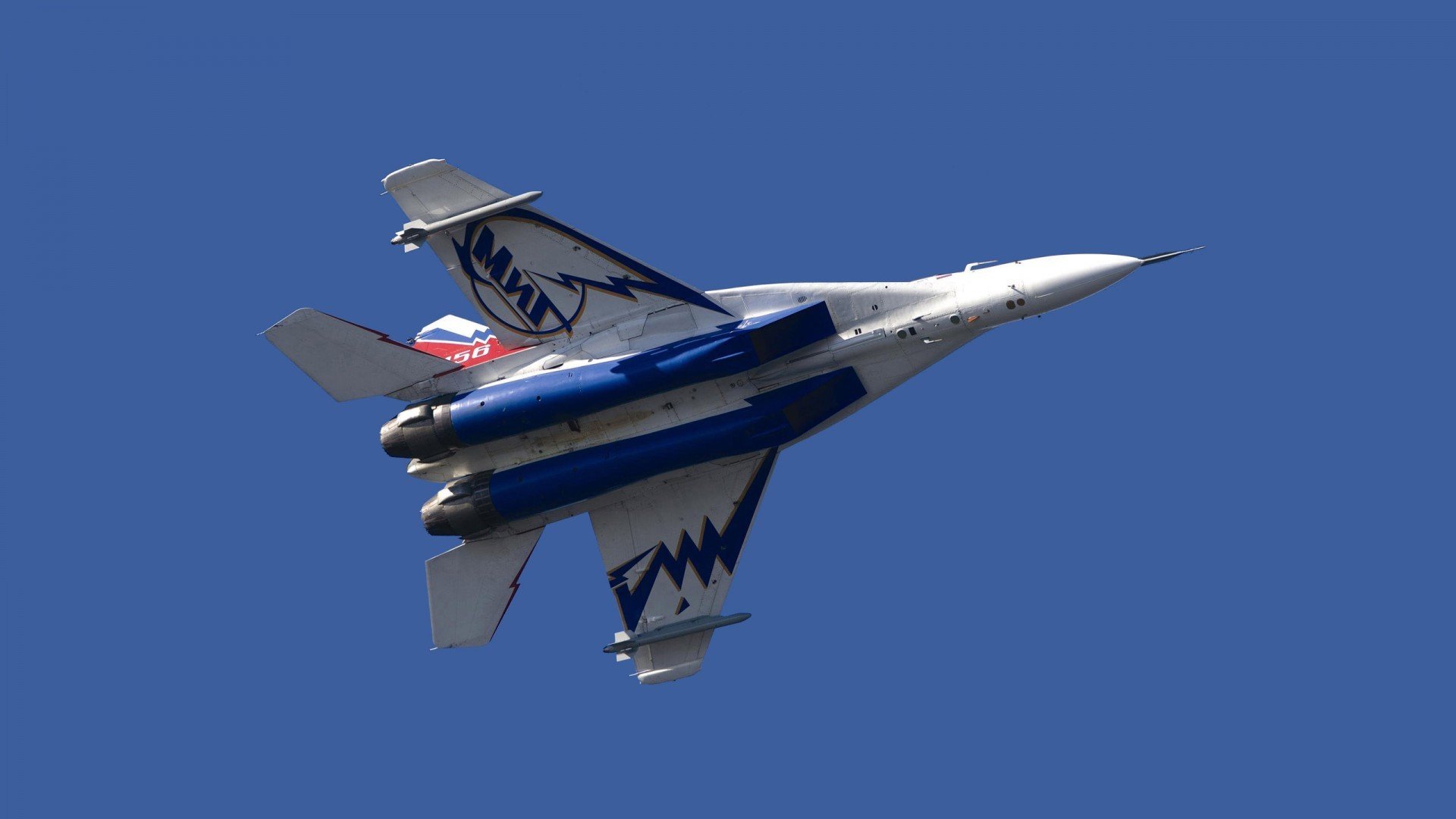 九游娱乐APP-天津荣钢年轻球员在联赛中成长，天津荣钢男篮队员照片