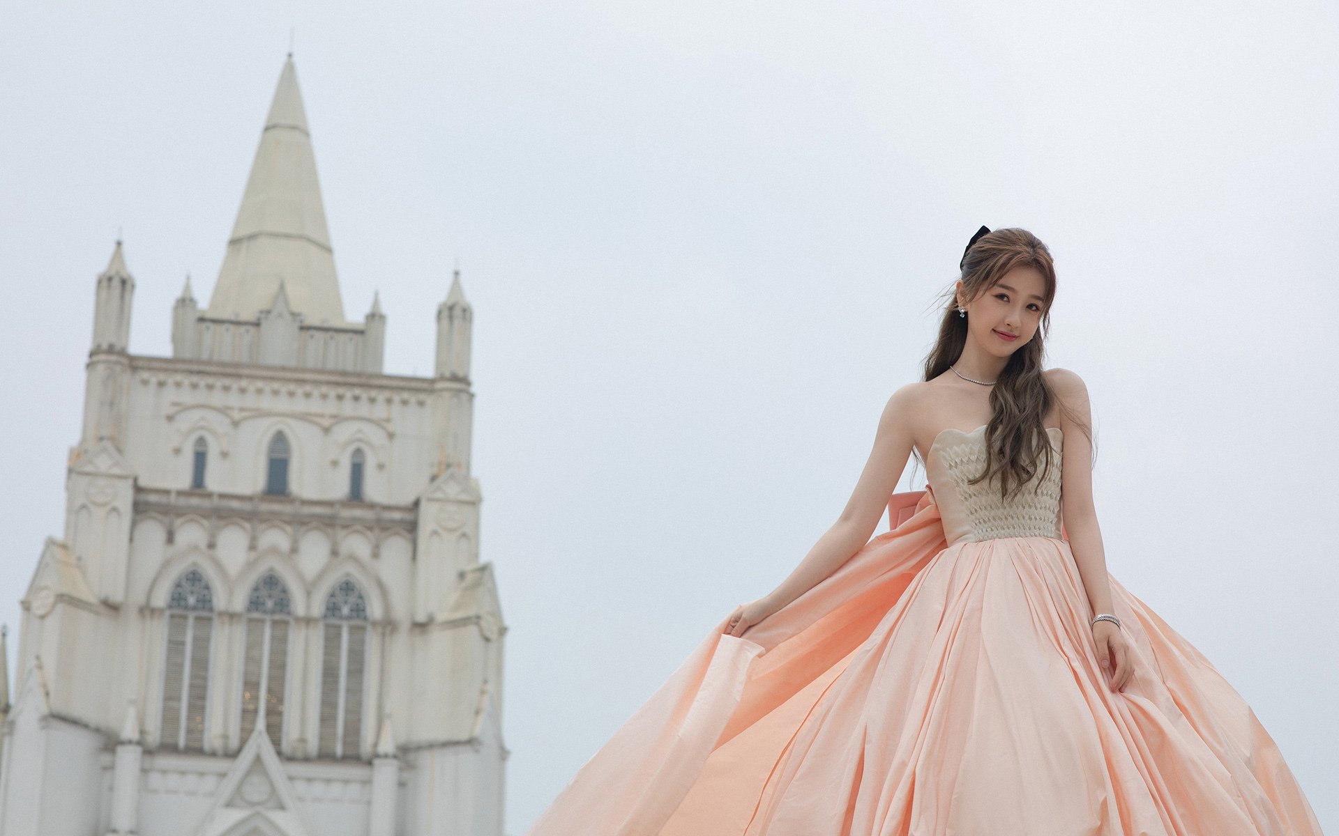 奥预赛中国足球战平 技术调整初见成效，中国足球即评