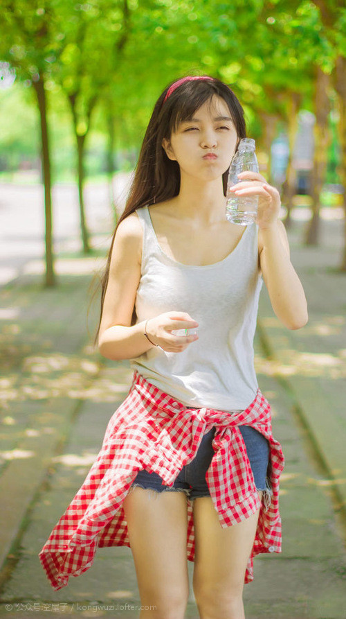 高校运动营养知识普及活动开展广泛，运用运动营养学的知识谈谈大学生如何营养膳食