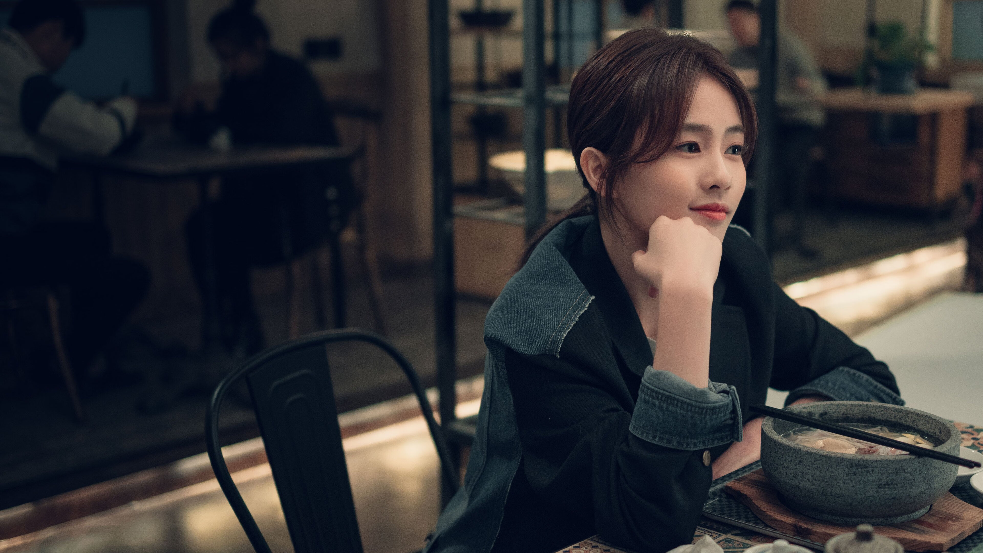 湖人前锋参与综艺节目展现幽默一面,湖人现役大前锋