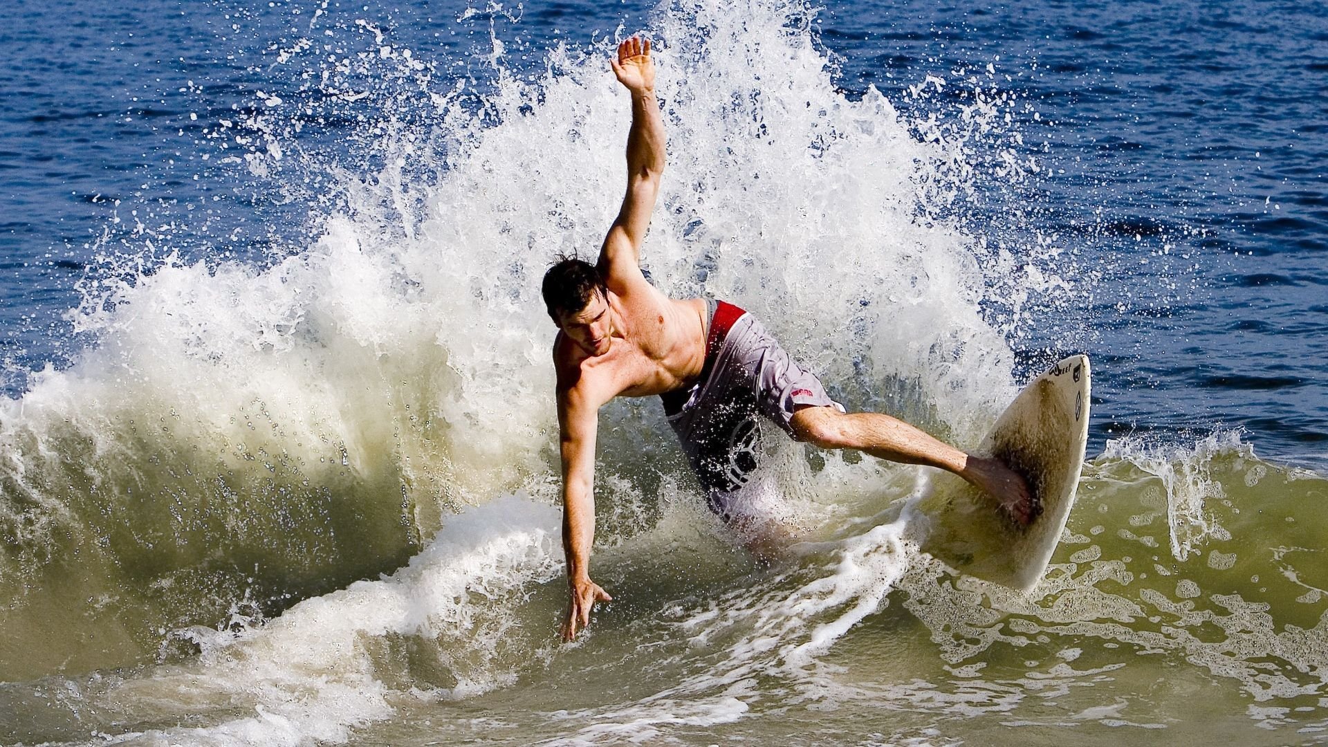 连胜中东劲旅，展现防守转换潜力